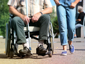 Mladé ženy se vdávaly za staré a nemocné pacienty psychiatrie, postupně je o vše okradly