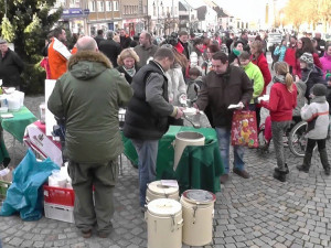Rozdávání polévky v Boskovicích vyneslo na charitu přes sedmdesát tisíc korun