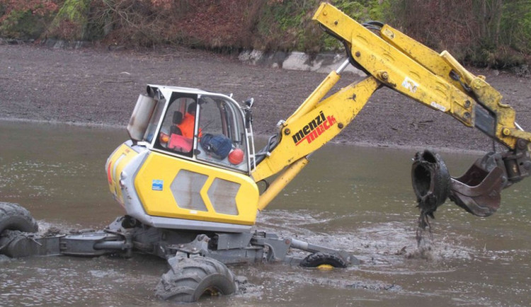 Pnaumatiky v Brněnské přehradě