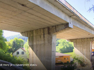 Stav podepřeného mostu u Černé Hory se horší, hrozí uzavření