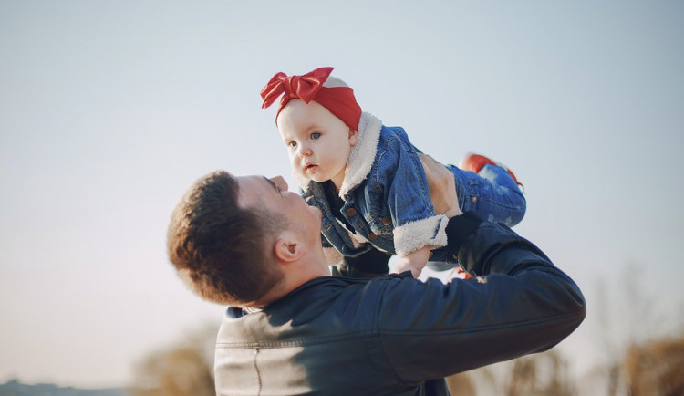 V České republice se zavádí otcovská dovolená po narození dítěte