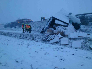 Na jižní Moravě napadal sníh, policisté od rána řeší desítky nehod