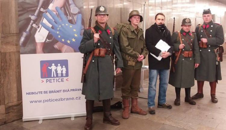 Protestující proti novele zákona o zbraních