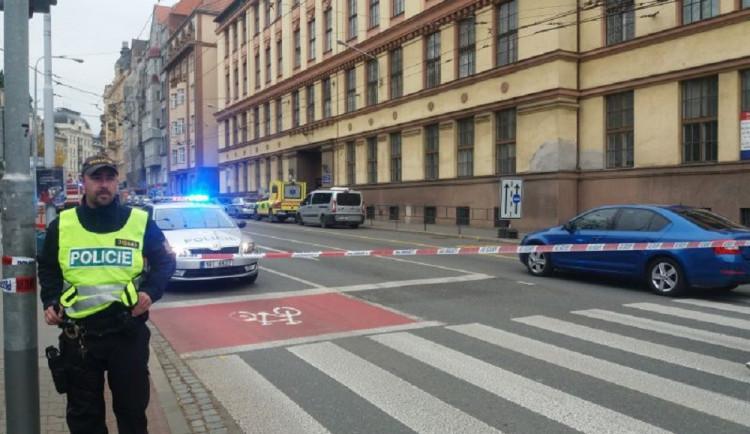Policisté dopadli anonyma, který nahlásil bombu v brněnské škole