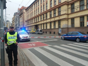 Policisté dopadli anonyma, který nahlásil bombu v brněnské škole