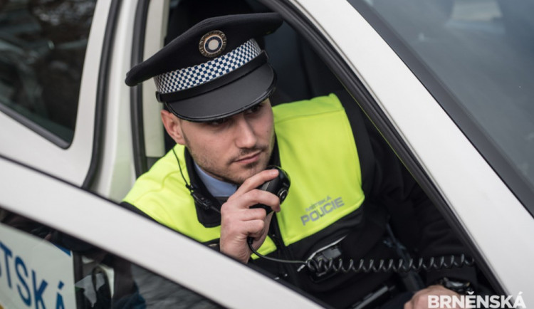 Namol opilý Bulhar zdemoloval auto brněnské městské policie