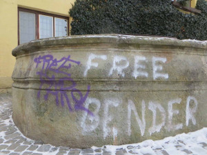 Neznámý vandal postříkal kašnu smrti v boskovické Židovské čtvrti