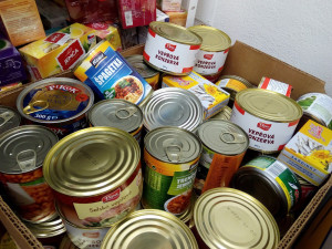 Zaměstnanci magistrátu uspořádali sbírku pro chudé, vybrali půl tuny potravin