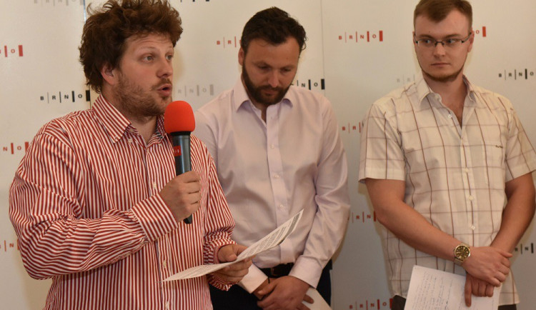 Matěj Hollan představuje projekty sociálního začleňování, zdroj: MMB