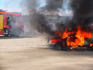 Muž v Brně zapálil kamarádovi auto, aby už konečně neutrácel za jeho neustálé opravy