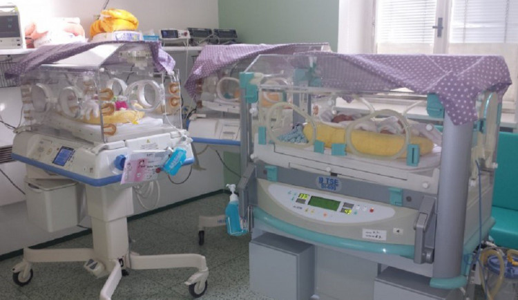 První letošní brněnská trojčátka v porodnici