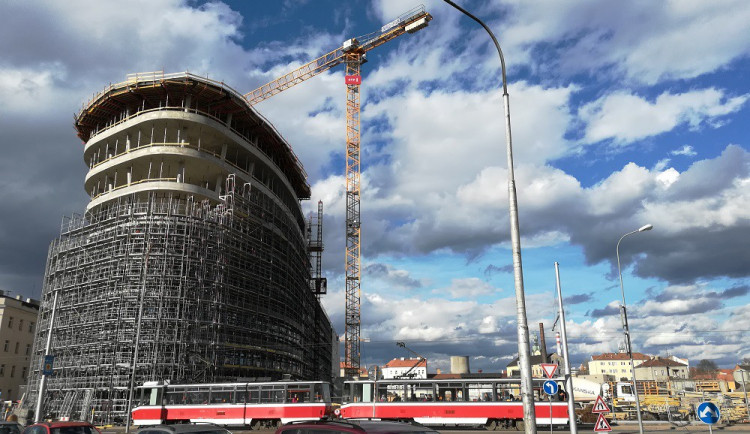 jedna z prvních budov Nové Vlněny