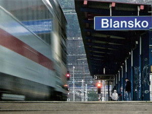 Vlak srazil v Blansku muže, na místě zemřel