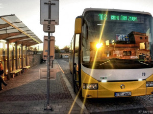 Na jihu Moravy budou studenti a senioři jezdit za zlomek ceny se všemi autobusovými dopravci