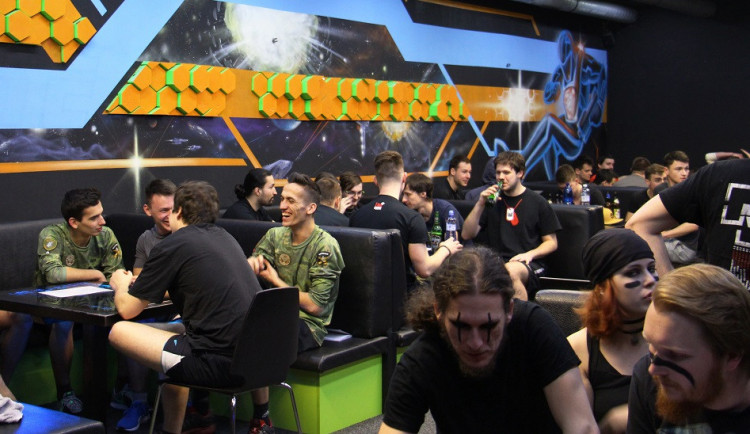 Momentka z turnaje v Laser game Brno