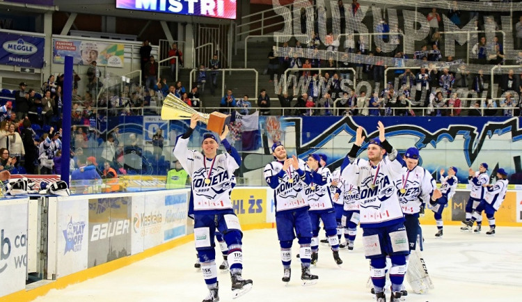 VIDEO: Brno má svoji první letošní hokejovou trofej. Junioři Komety se stali mistry republiky!