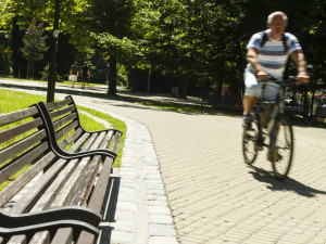 Agresivní cyklista vyhrožoval vystřílením strážníků, kteří ho kontrolují při jízdě na chodníku