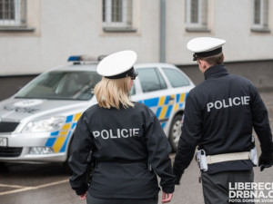 V Moravských Knínicích zkolabovala šestnáctiletá dívka, policisté jí přivedli zpět k životu