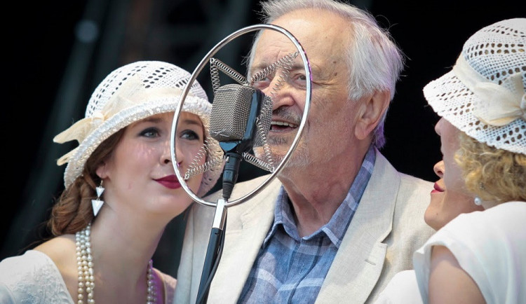 Milan Lasica a trio sester Havelkových