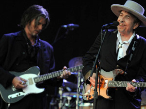 Boba Dylana ocenilo vyprodané Brno potleskem vestoje. Mistr zahrál beze slova