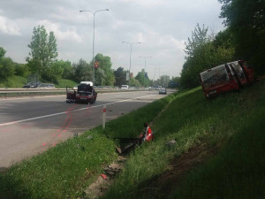 Řidič v Brně náhle zastavil na kraji silnice, zezadu ho srazila dodávka. Muž na místě zemřel