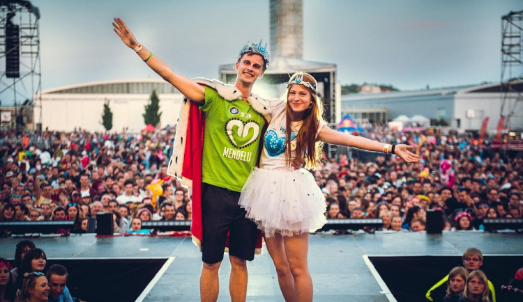 Král Johnny z MENDELU a královna Domča z VFU