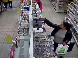 zlodějky drogerie 13