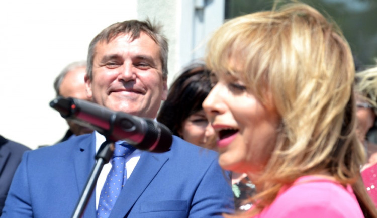 Adriana Krnáčová a Petr Vokřál