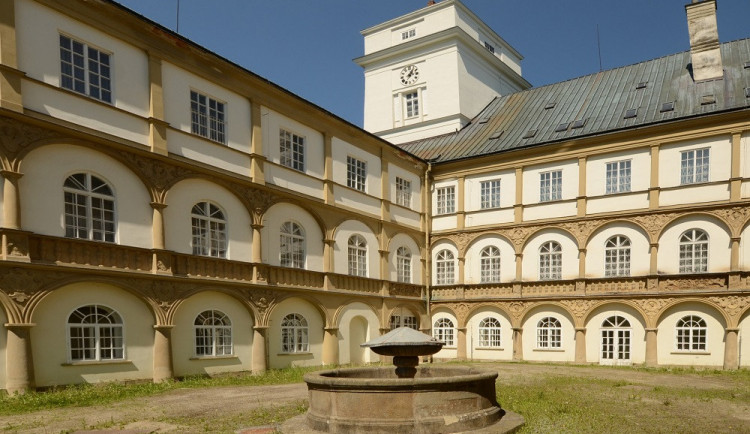 Zámek Račice se změní na hotel. Přestavba začne příští rok