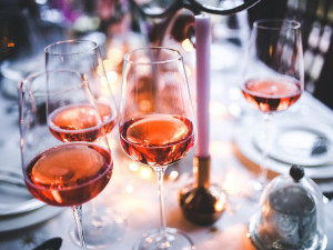 Obliba růžového vína raketově roste. Před pár lety bylo přitom okrajovým produktem