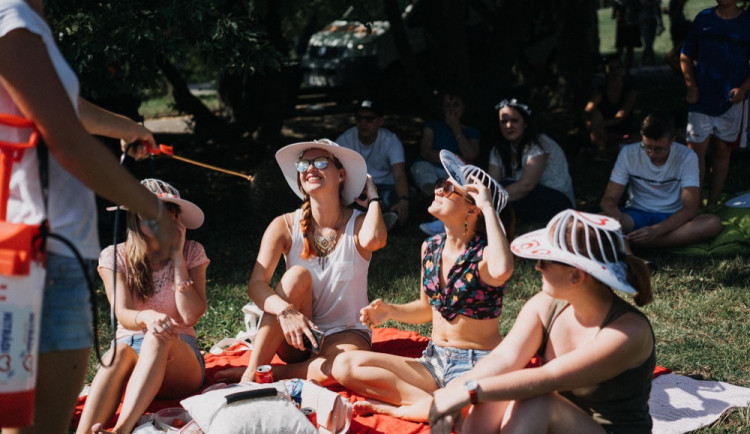 Piknik, deka, pohoda. Kraví horu ve středu na Hudebním pikniku roztančí Michal Hrůza