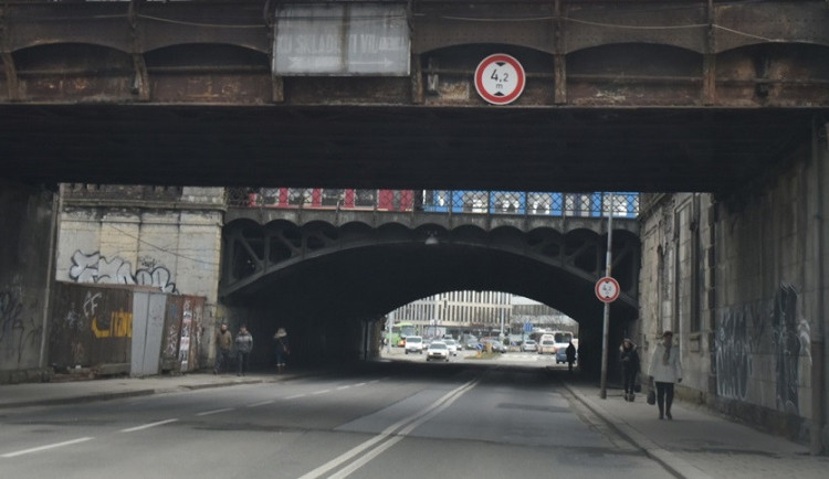 Dva mosty v centru Brna musí projít rekonstrukcí. Průjezd pod nimi bude omezený