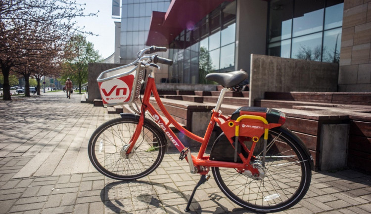 Bikesharing v Brně táhne. Velonet se rozšíří o další stanoviště i počet kol