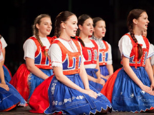 FOLKLORNÍ DRBNA: Kyjovsko tančí, zpívá a hraje aneb „Noc z pátka na nedělu“
