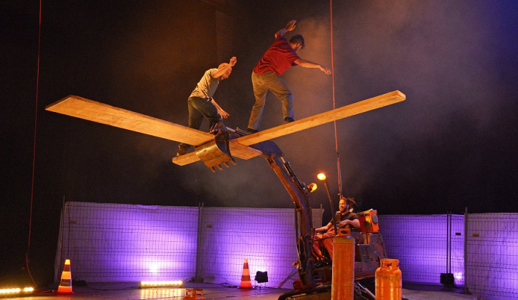 SOUTĚŽ: V Brně se představí fenomenální francouzští akrobati nového cirkusu