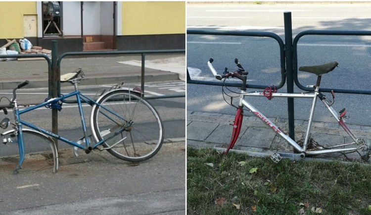 Město začalo odstraňovat z ulic vraky nepojízdných kol