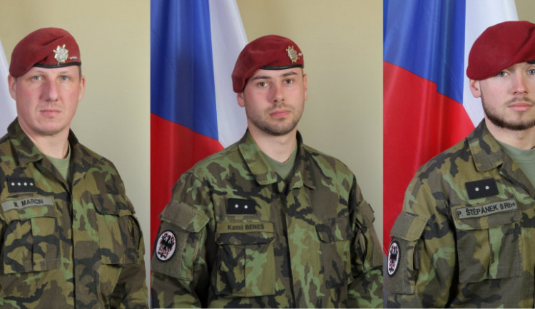 Trojice padlých českých vojáků