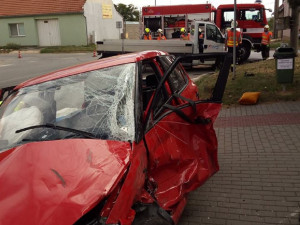 Po tragické srážce auta s dodávkou zemřel na Brněnsku postarší řidič