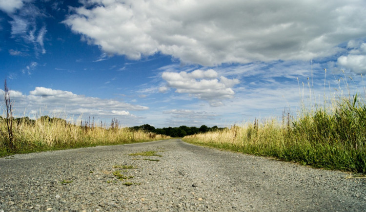 POČASÍ NA STŘEDU: Teploty okolo pětadvacítky a možnost přeháňky