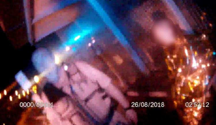 Žena v Brně chtěla spáchat sebevraždu skokem pod jedoucí auto