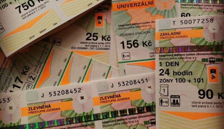 V Brně začal prodej levnějších předplatných jízdenek na MHD pro děti a seniory