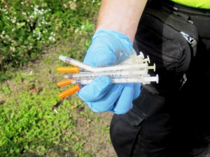 Strážníci sbírali po Brně použité injekční stříkačky. Našli je na Moraváku, Cejlu nebo na Ponávce