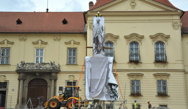 Socha Josefa II. na Dominikánském náměstí stát nebude. Většina hlasujících Brňanů ji tam nechce