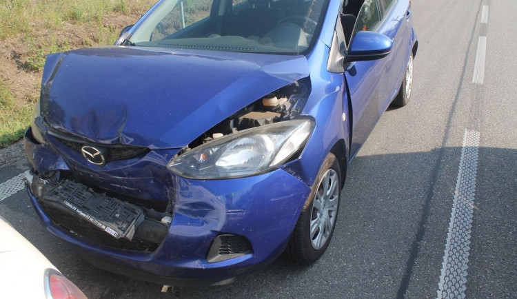 Řidička nedobrzdila auto před sebou a způsobila hromadnou nehodu. Nadýchala 3,6 promile