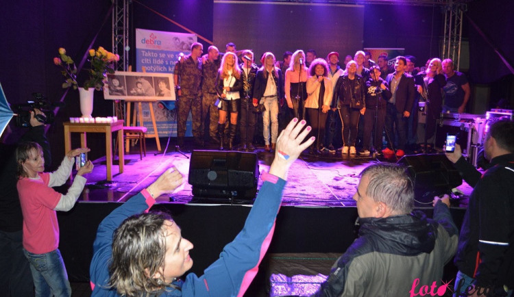 Benefiční koncert, závěrečná píseň