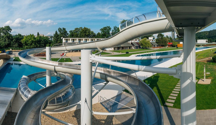 Modernizovaná Riviéra je nominována na Stavbu roku. Podpořme naše oblíbené koupaliště!