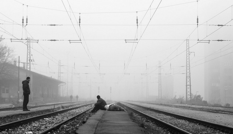 Vlak na Blanensku přejel muže, který si lehnul na koleje