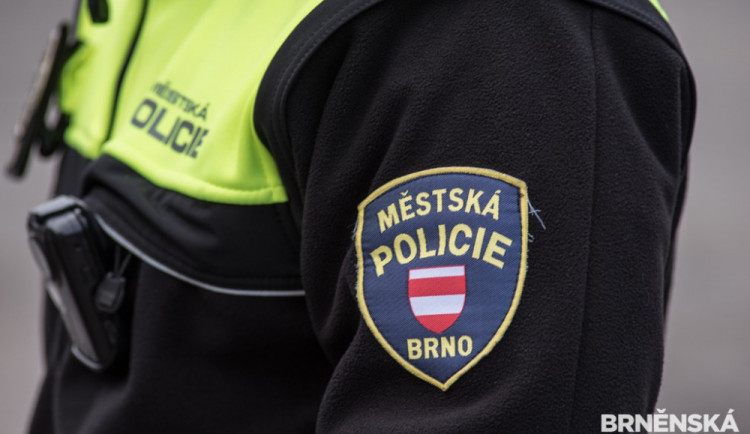 Brněnští strážníci přivedli srdeční masáží k životu dvacetiletého muže