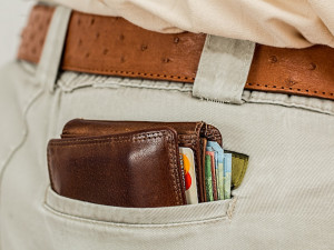 Muži, který 'ztratil' platební kartu, kradl peníze vlastní syn