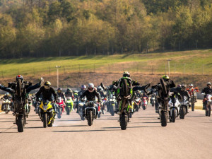 FOTO&VIDEO: V Brně uctilo památku jezdce Simoncelliho přes 2800 motorkářů